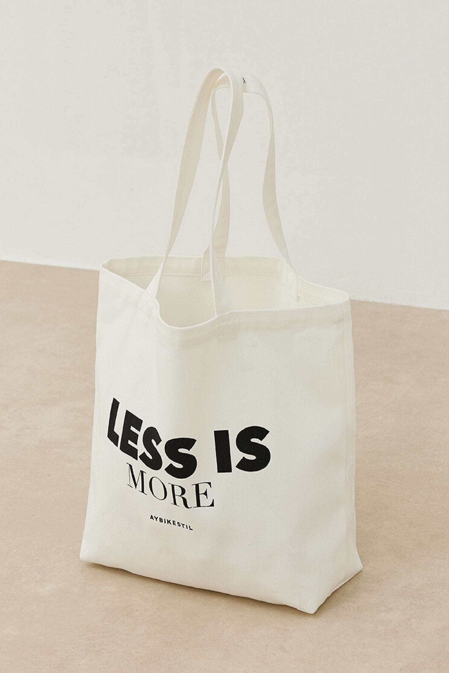 Printed gusseted canvas bag ecru