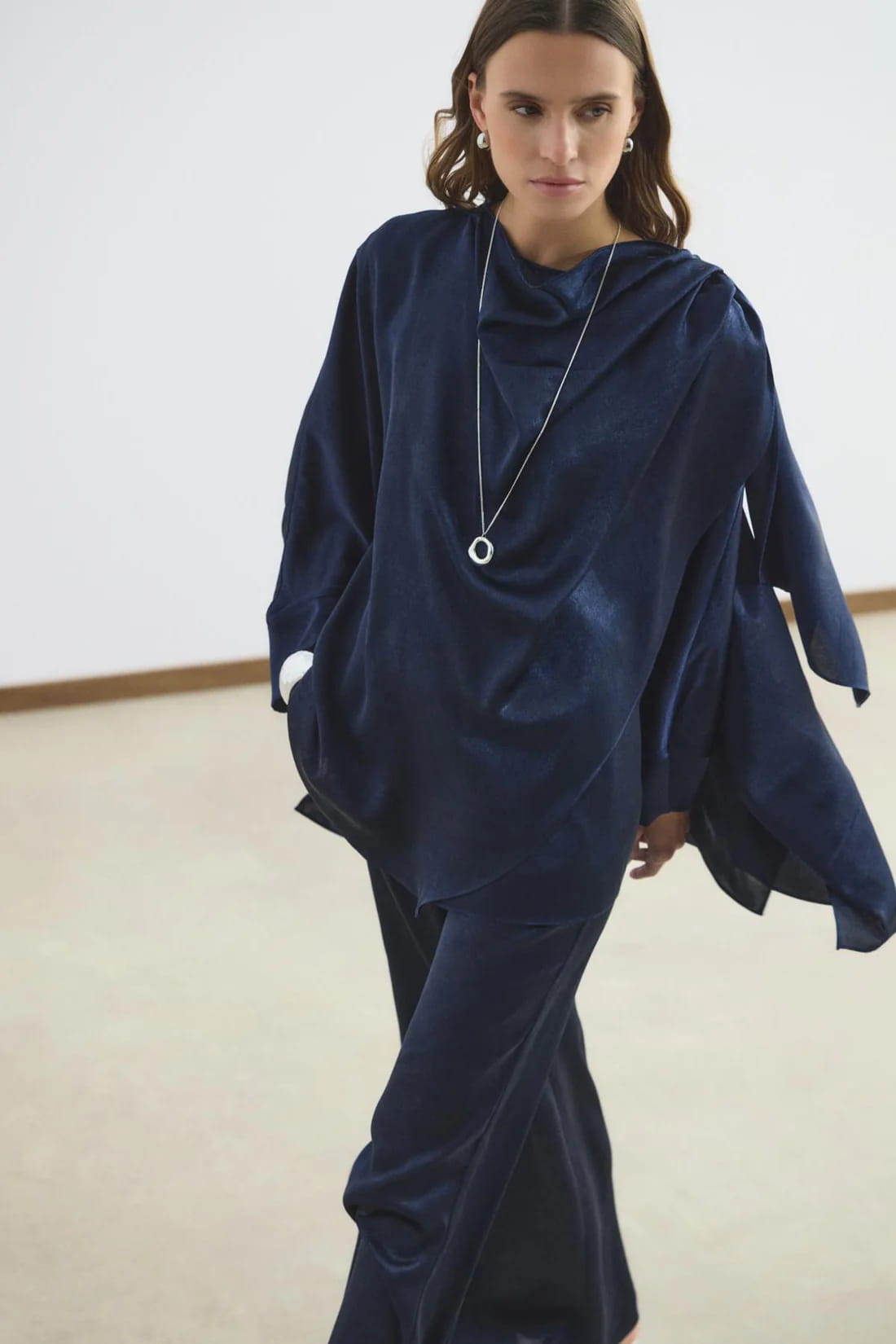 Navy shawl collar detailed suit