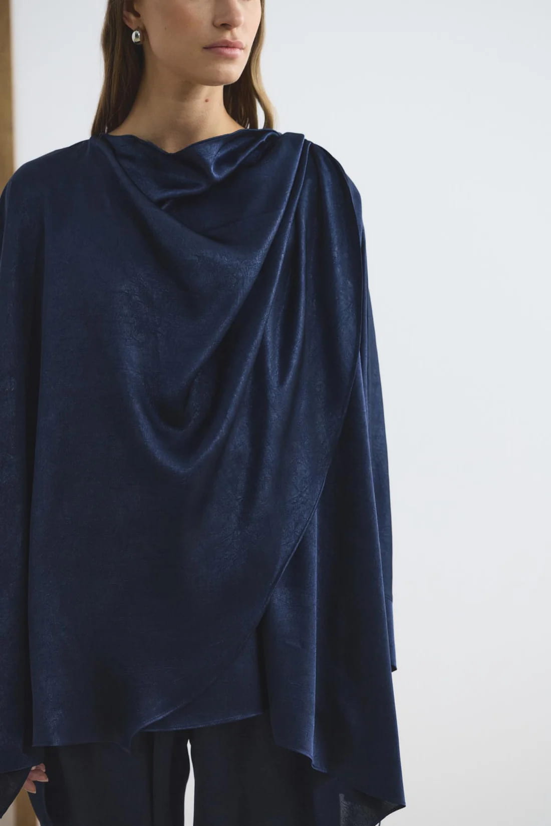 Navy shawl collar detailed suit