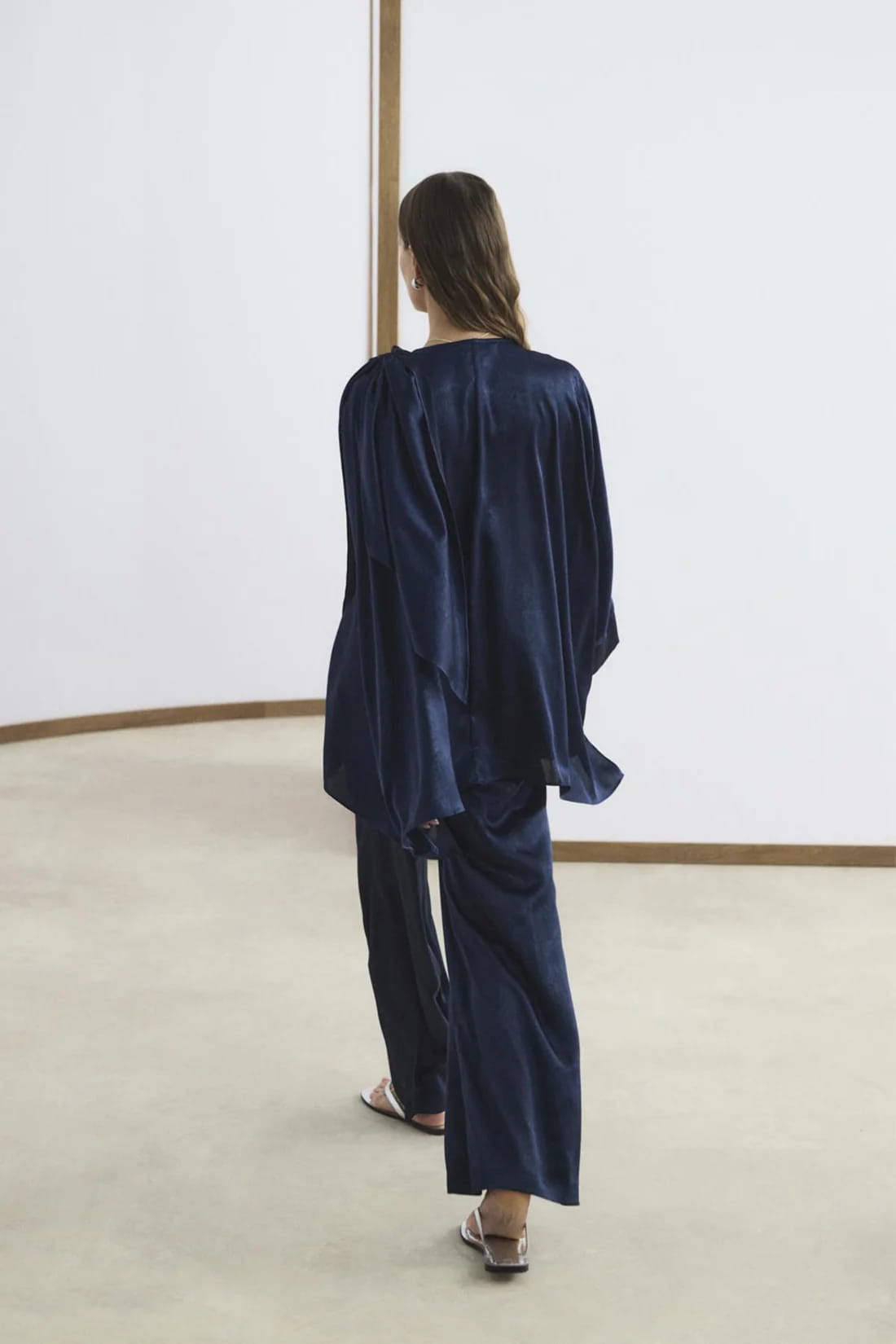 Navy shawl collar detailed suit