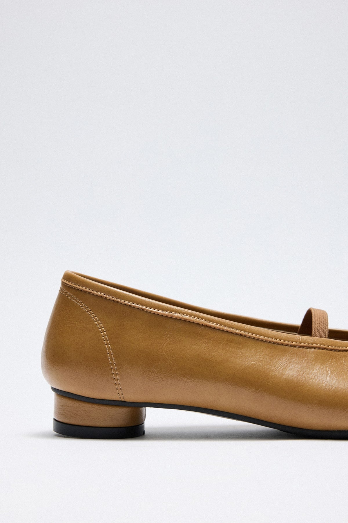 Caramel low-heel strap flats