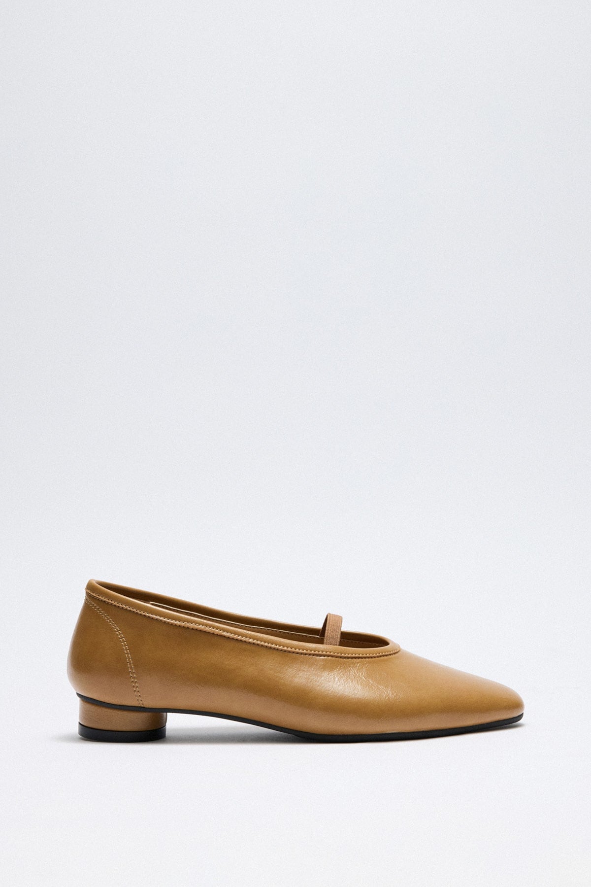 Caramel low-heel strap flats