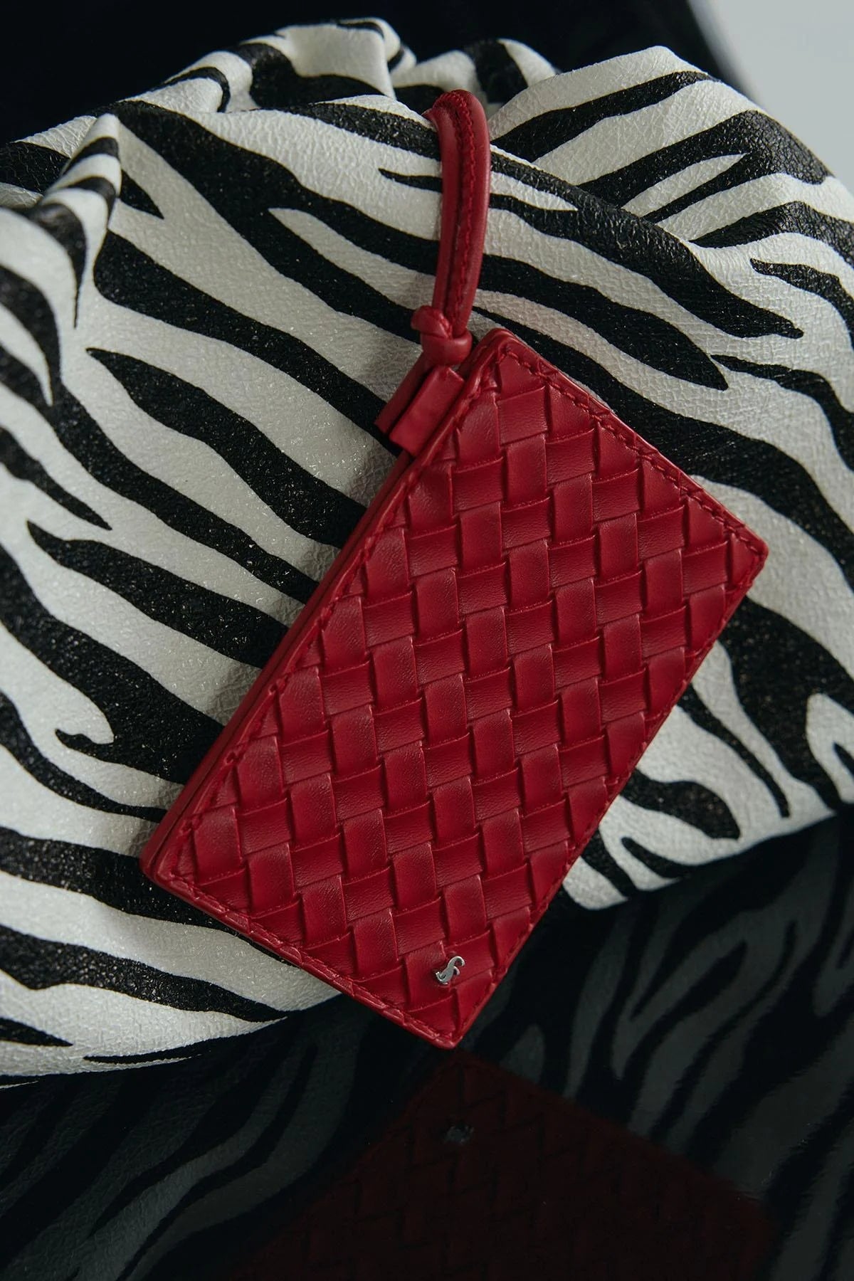 Red lue mirrored card holder