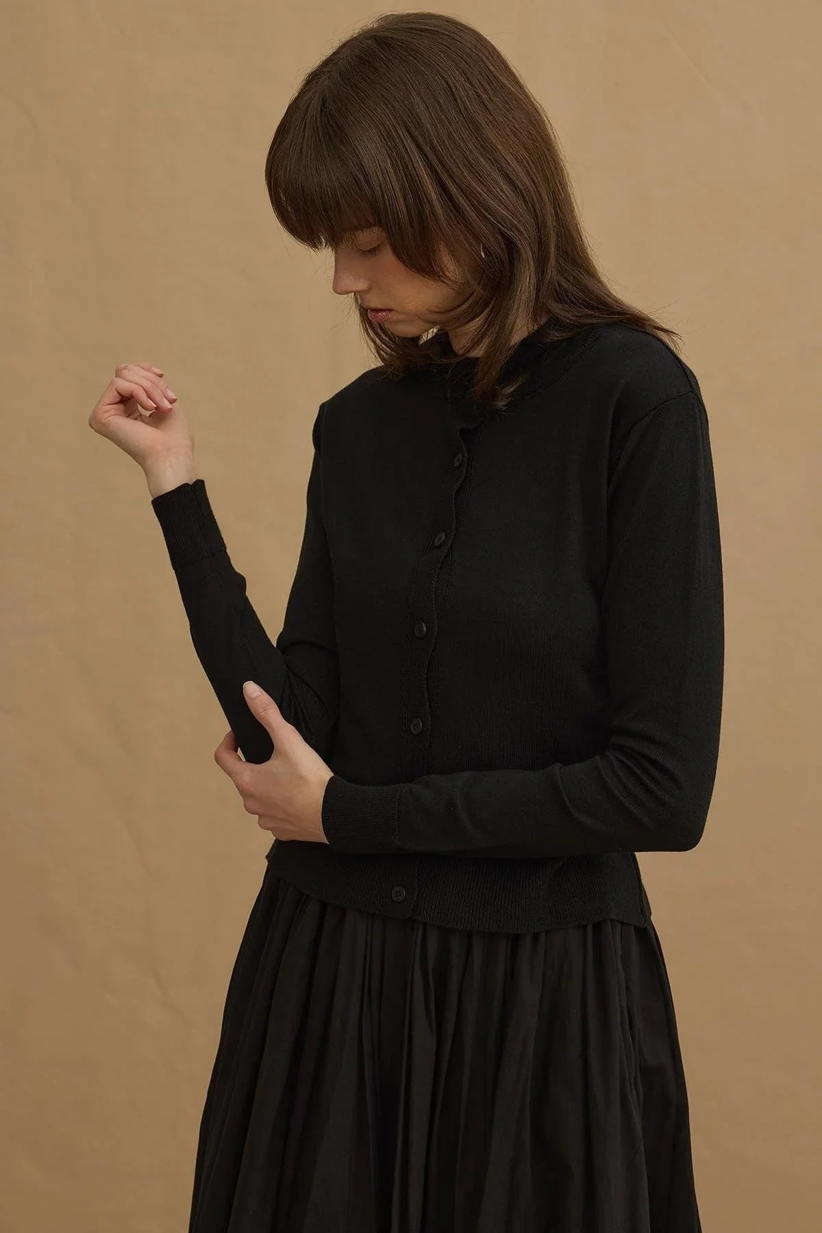 Black slim top and buttoned cardigan (2 Pieces)