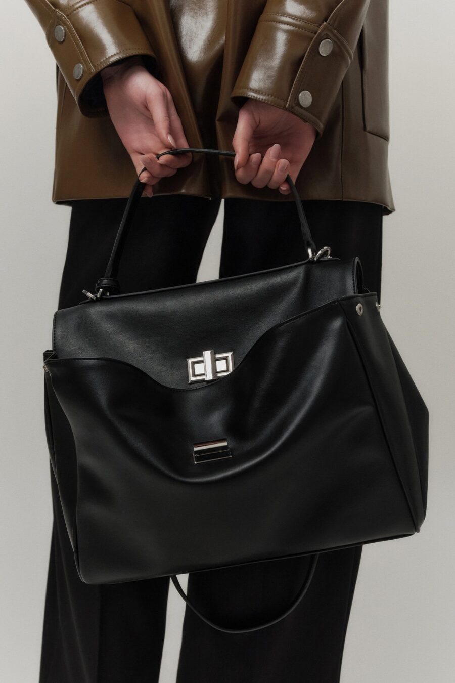 1200x1800_-79627-13-B-min Arte wide shoulder bag black