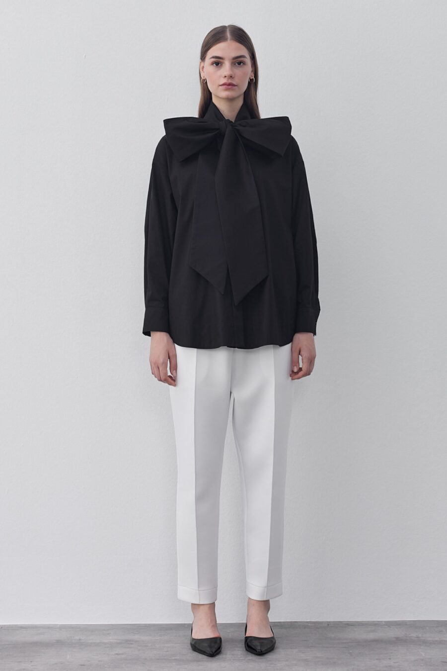 Poplin bow collar shirt black