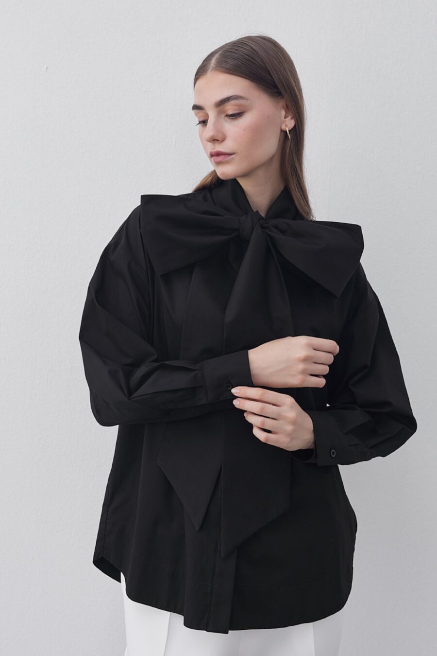 Poplin bow collar shirt black
