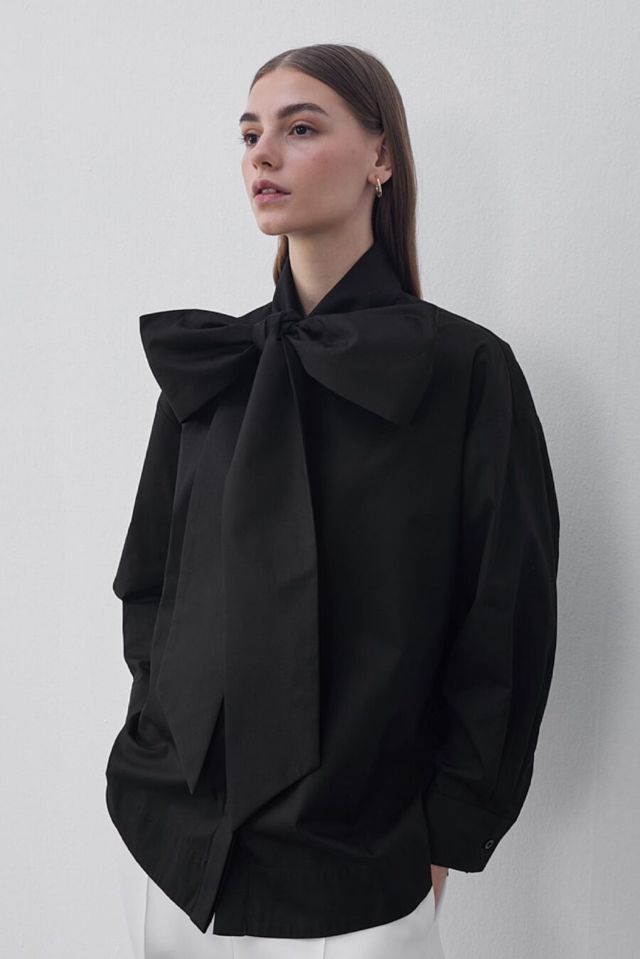 Poplin bow collar shirt black