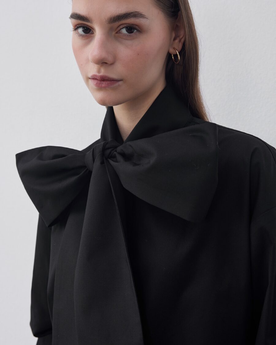 Poplin bow collar shirt black