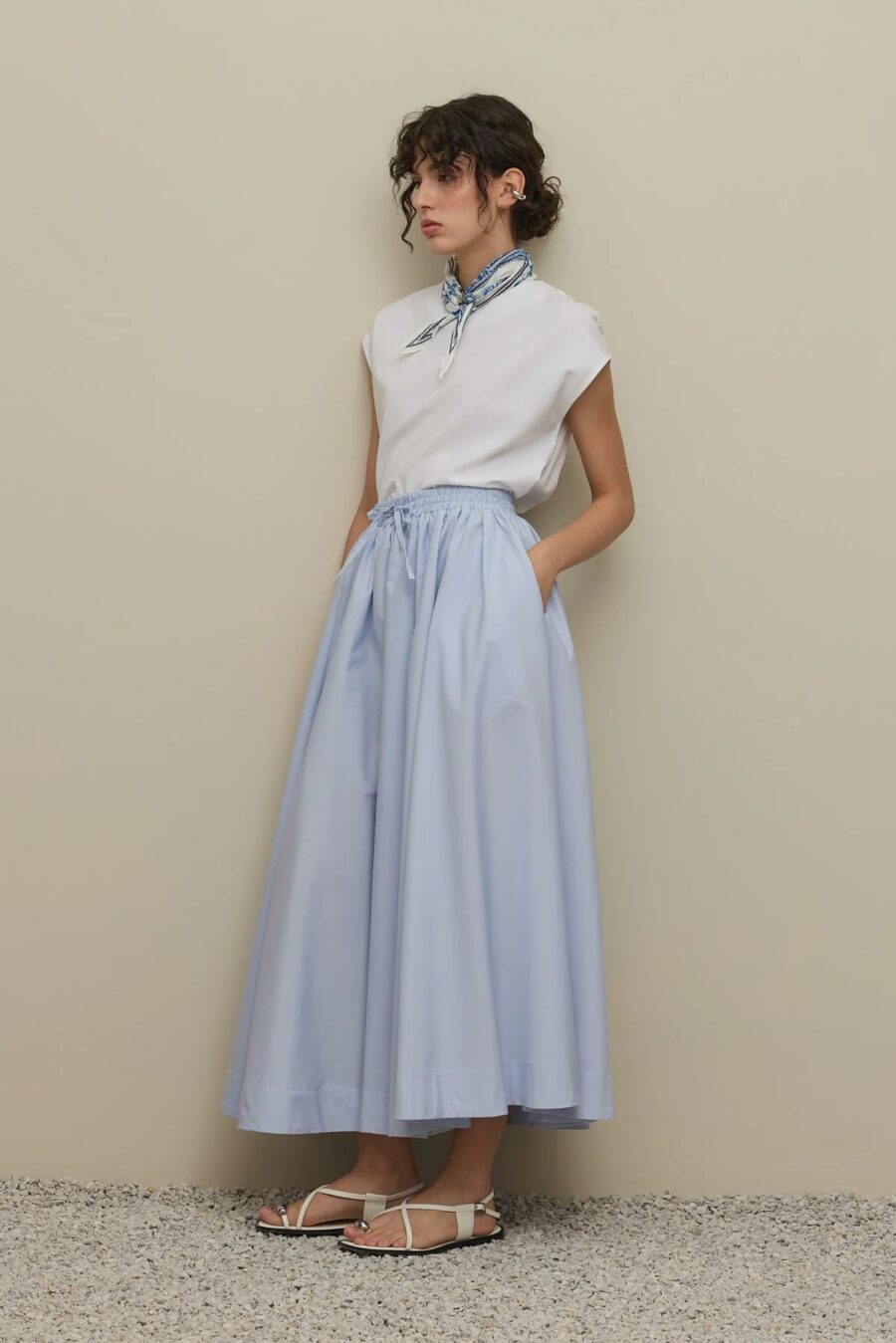 Thick pleated wide skirt light blue