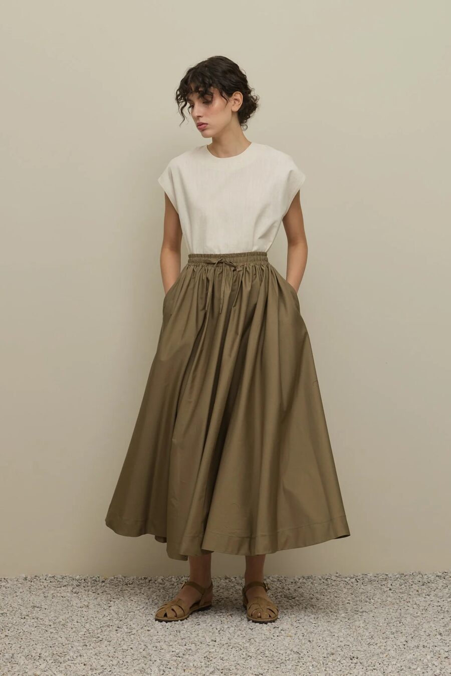 Thick pleated wide skirt mink