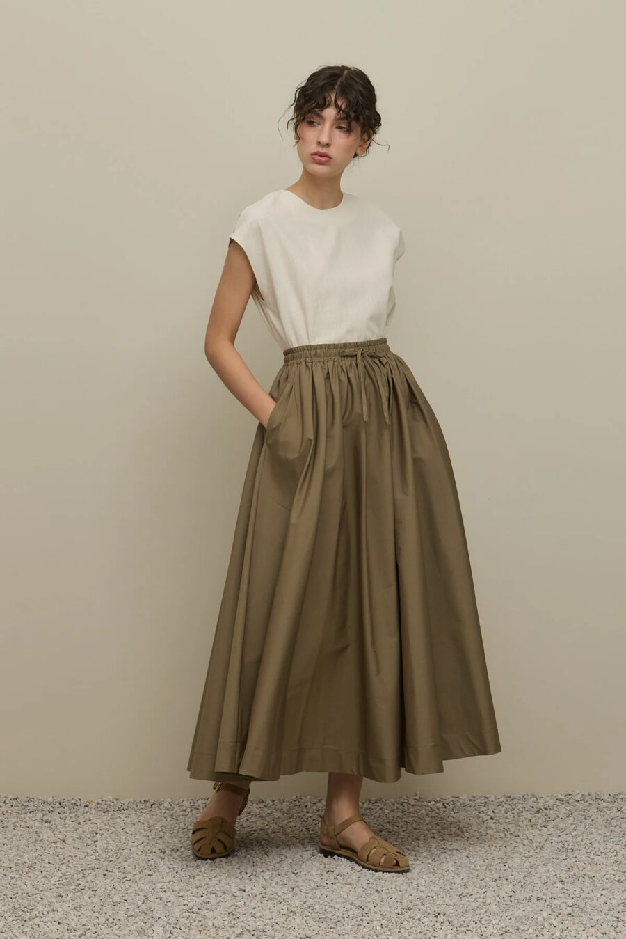 Thick pleated wide skirt mink