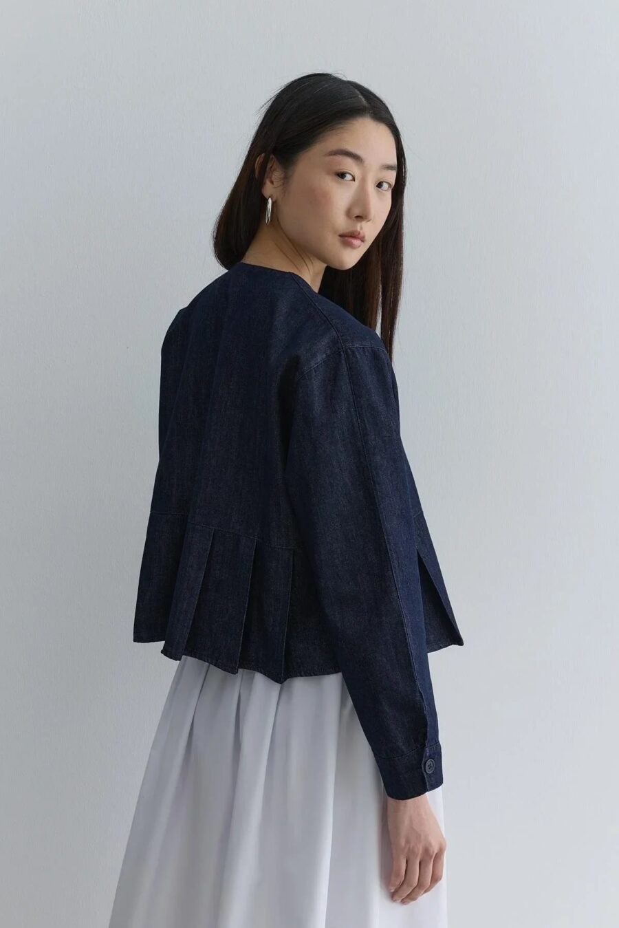 Pleated short denim jacket navy blue
