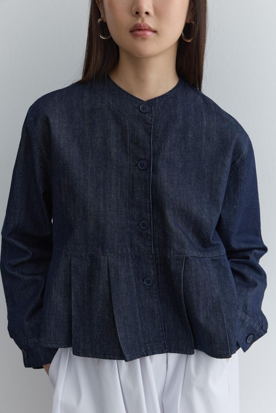 Pleated short denim jacket navy blue