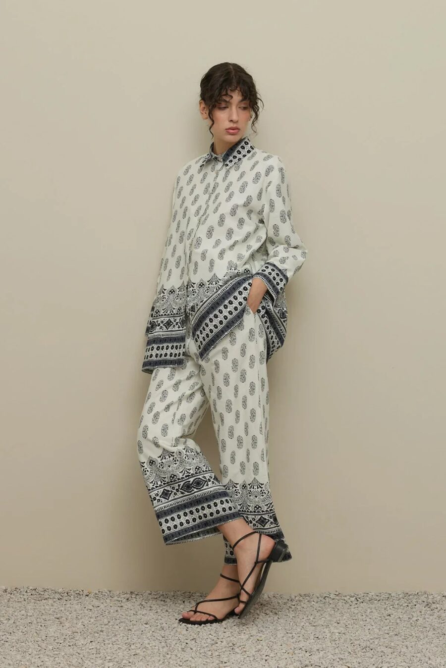 Paisley patterned suit black