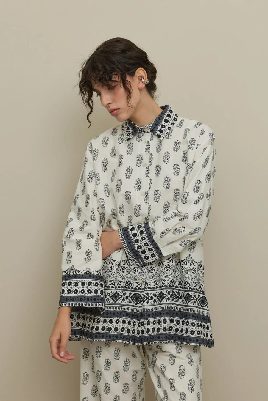 Paisley patterned suit black