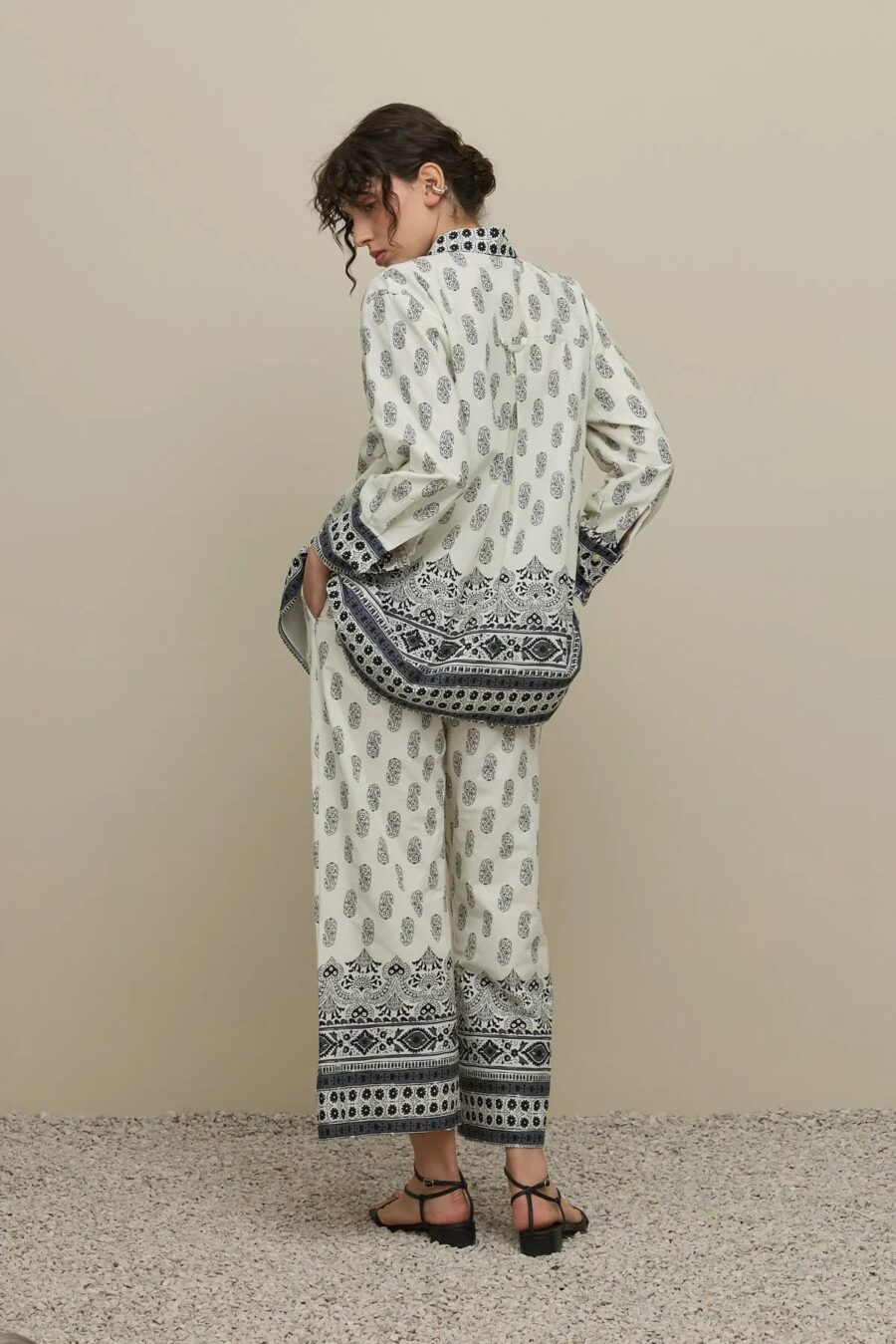 Paisley patterned suit black