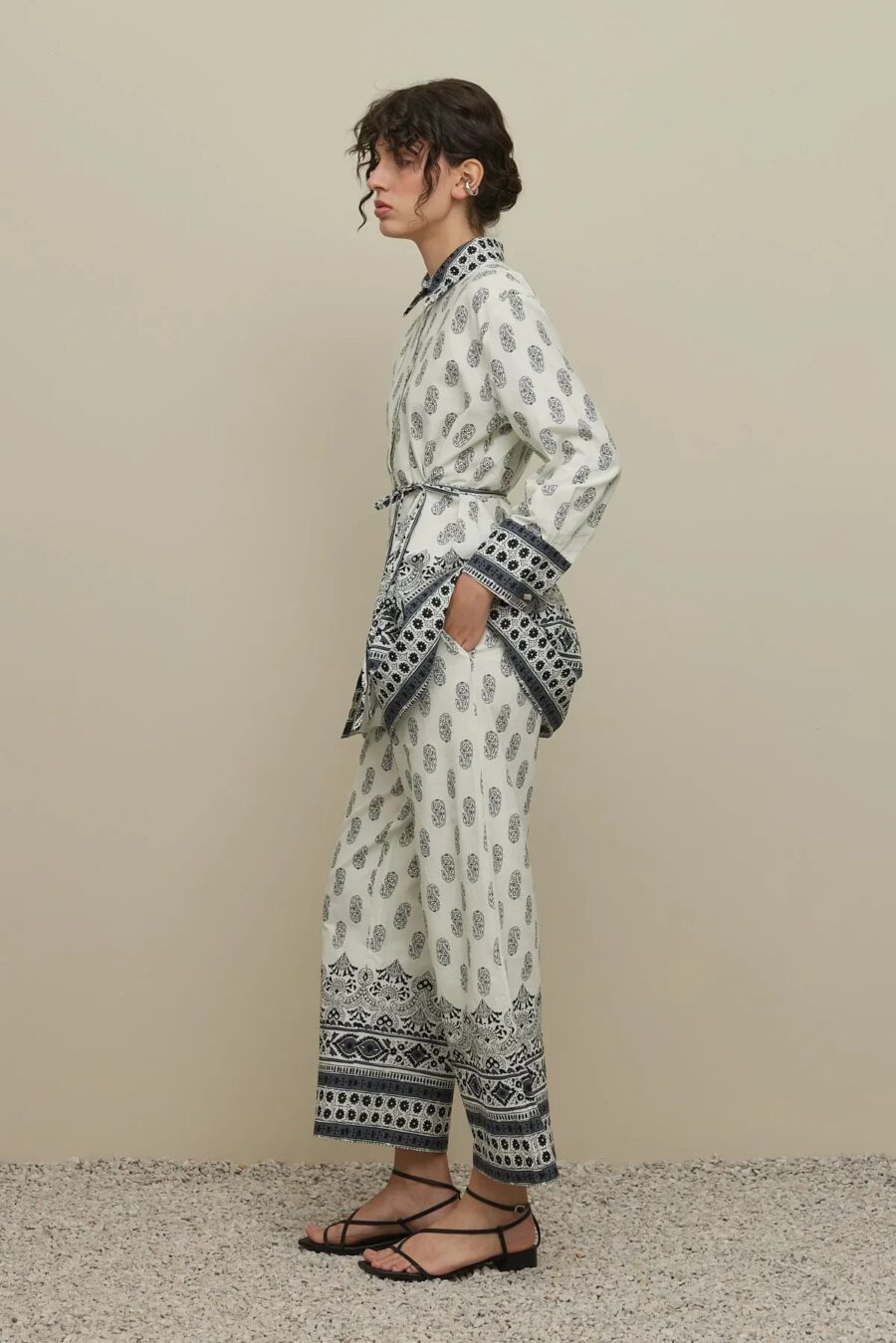 Paisley patterned suit black