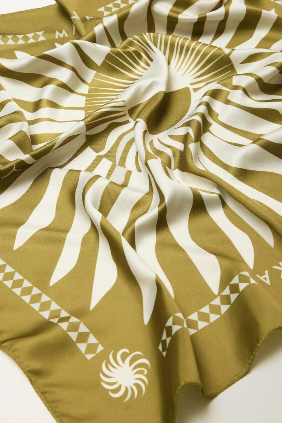 patterned-satin-neck-scarf-sara-lebanon-kanstore Patterned satin neck scarf sara