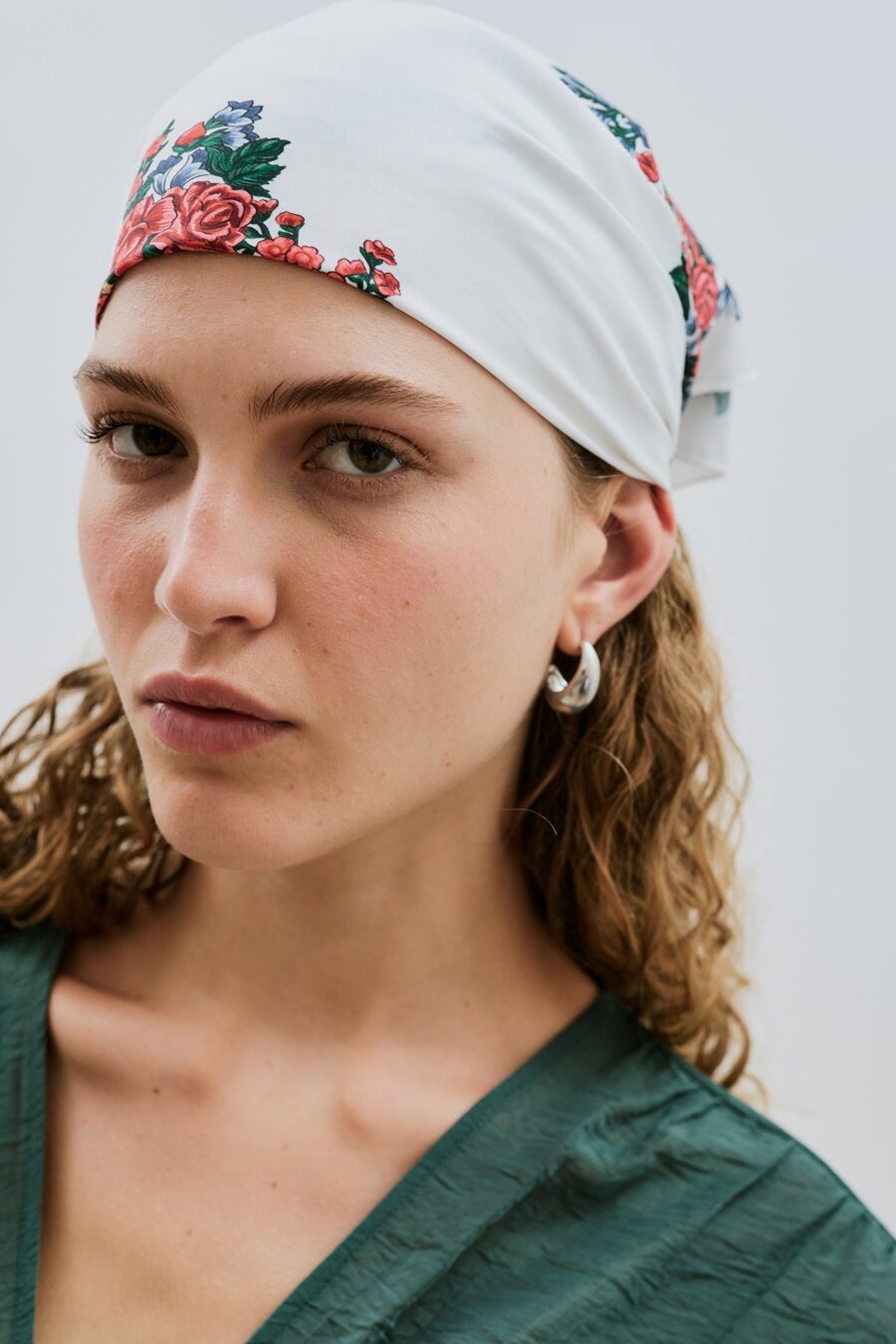 Patterned satin scarf dahlia