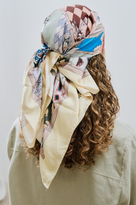 Patterned satin shawl guel