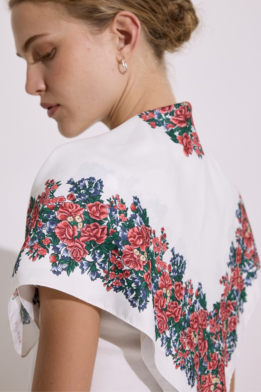 Patterned satin scarf dahlia