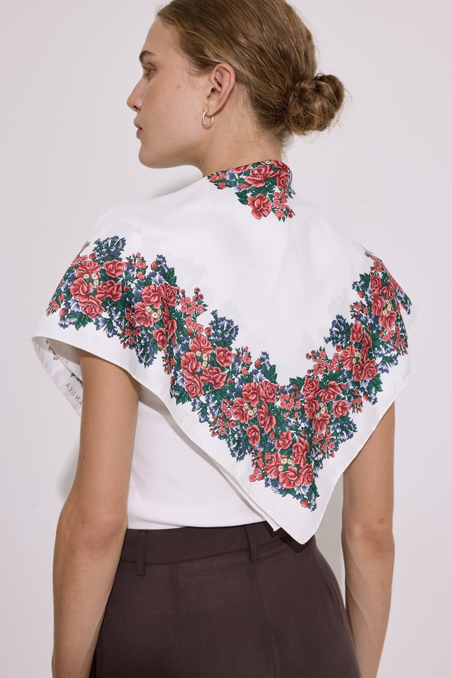 Patterned satin scarf dahlia