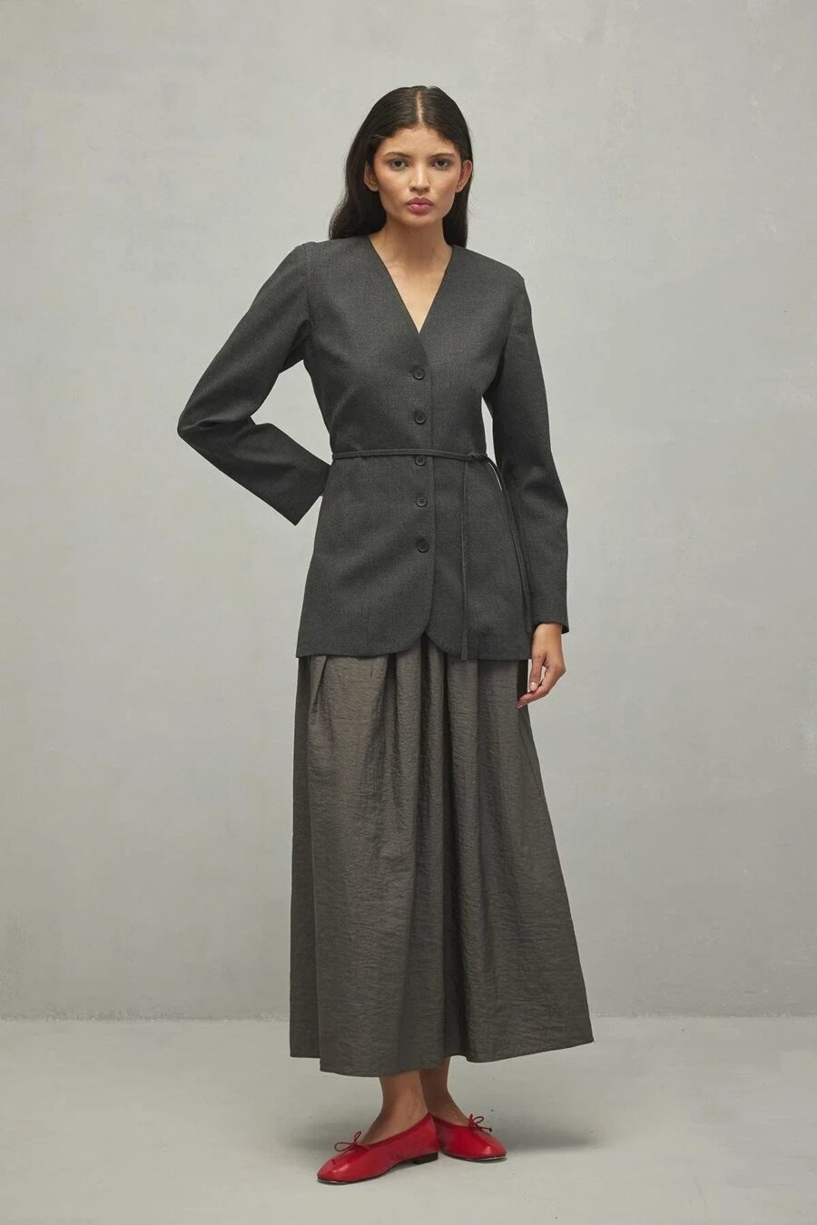 Anthracite pleated skirt suit