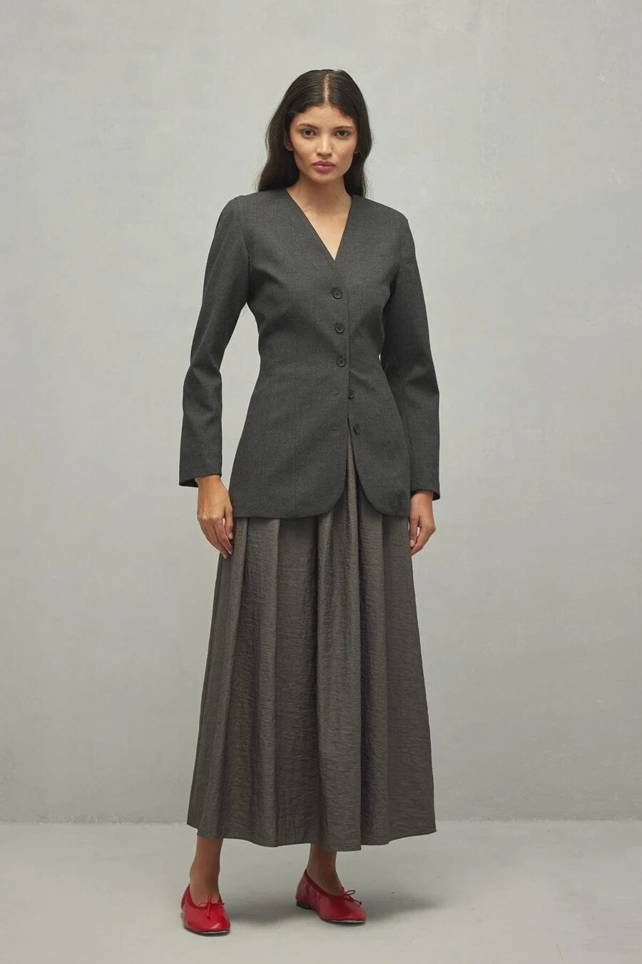 Anthracite pleated skirt suit
