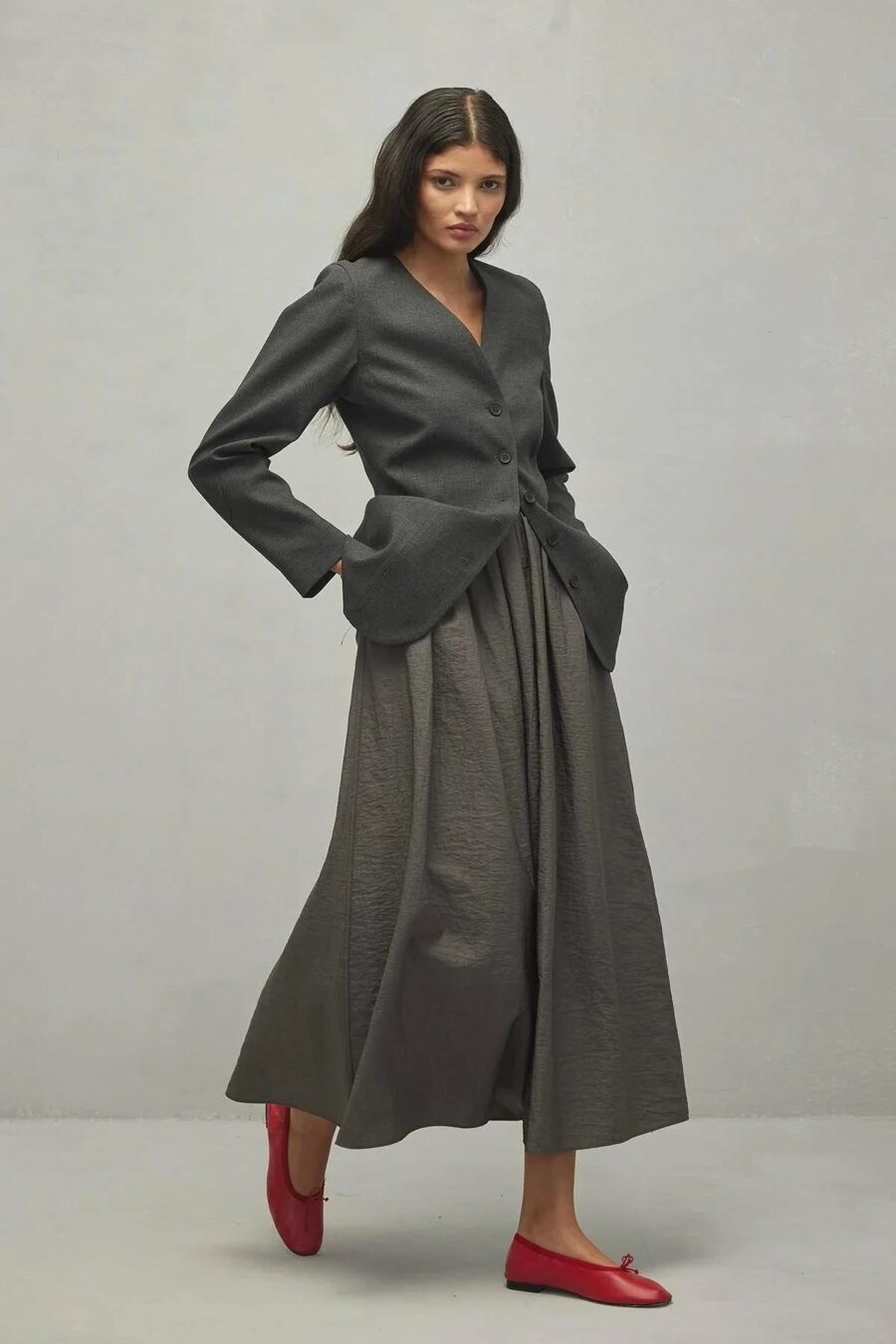 Anthracite pleated skirt suit