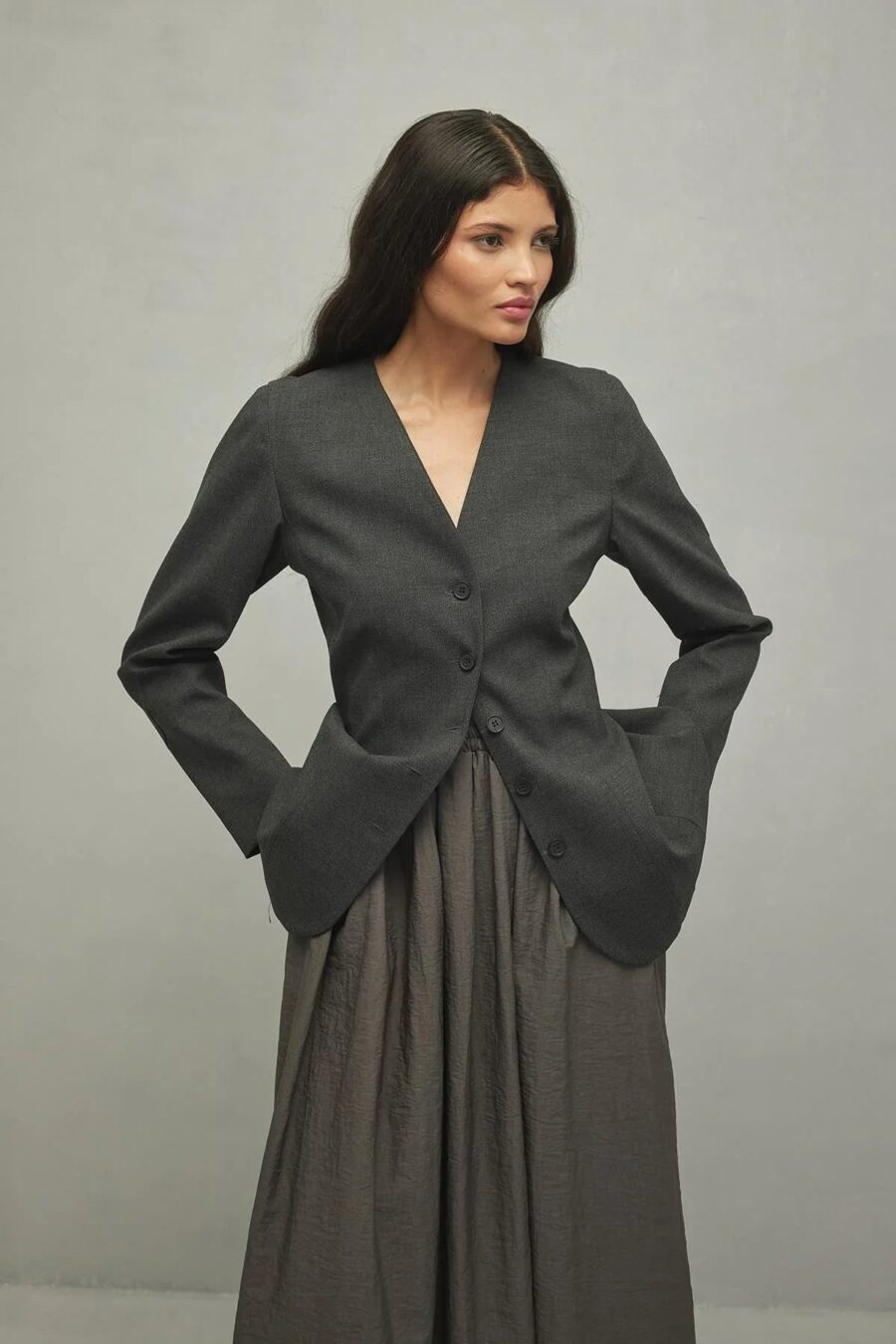 Anthracite pleated skirt suit