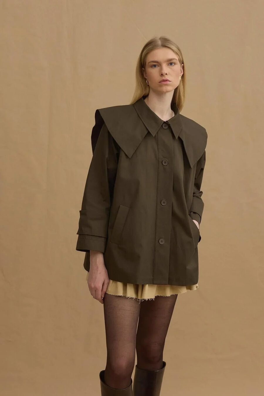 Khaki detachable-collar trench coat