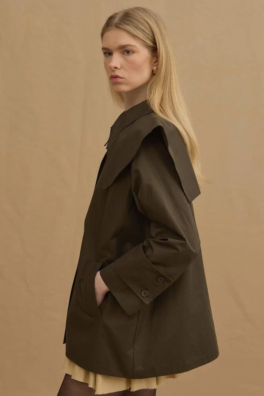 Khaki detachable-collar trench coat