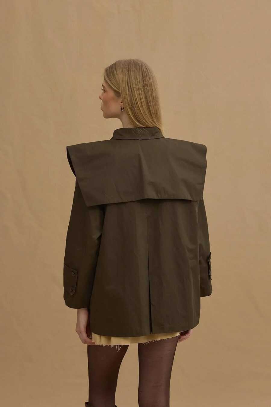 Khaki detachable-collar trench coat