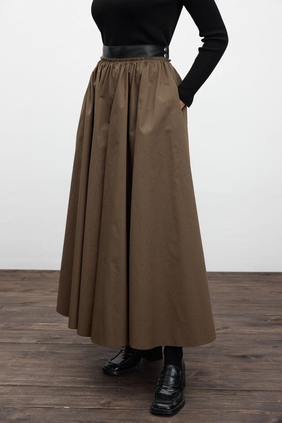 Khaki wide leather-trim skirt