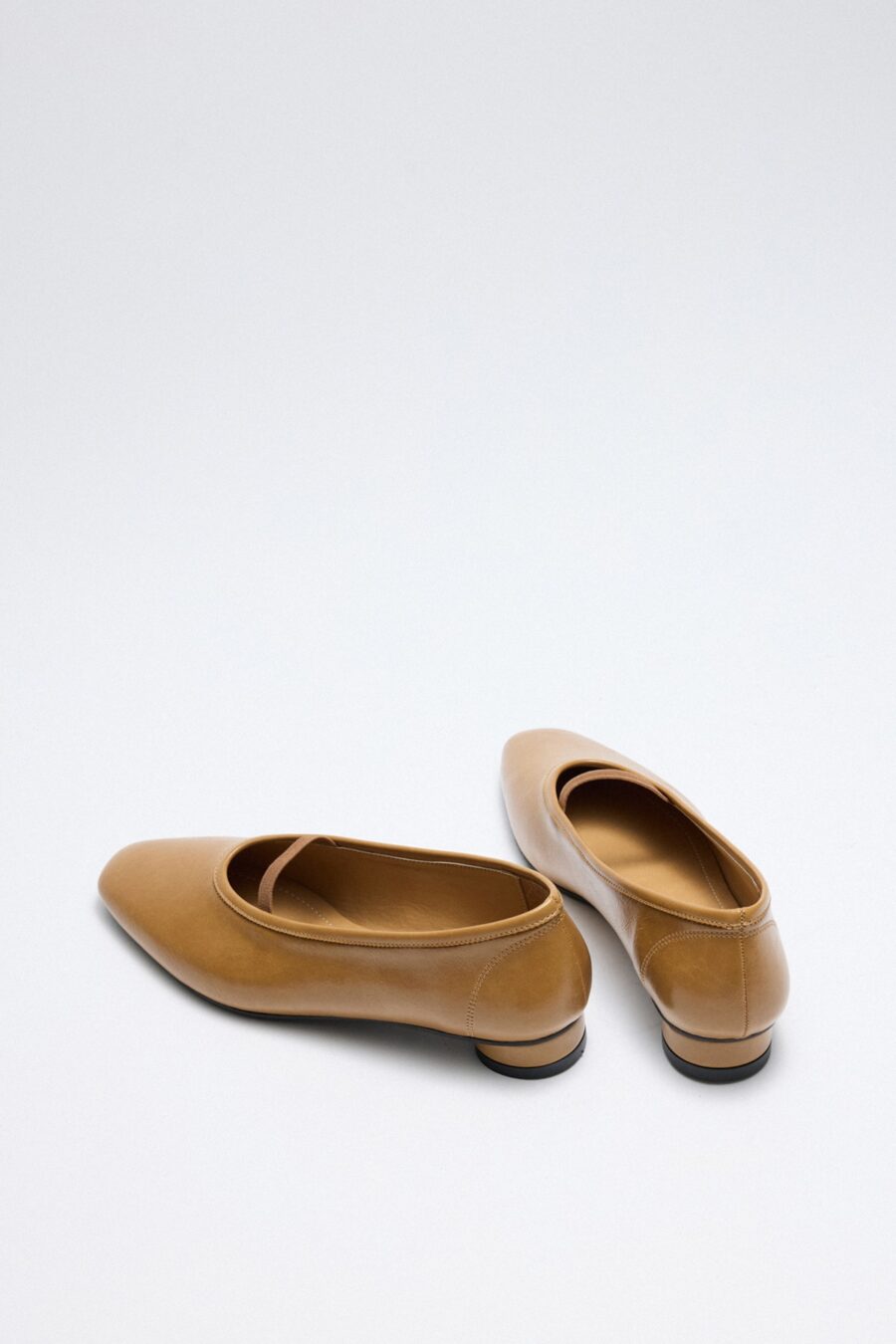 Caramel low-heel strap flats
