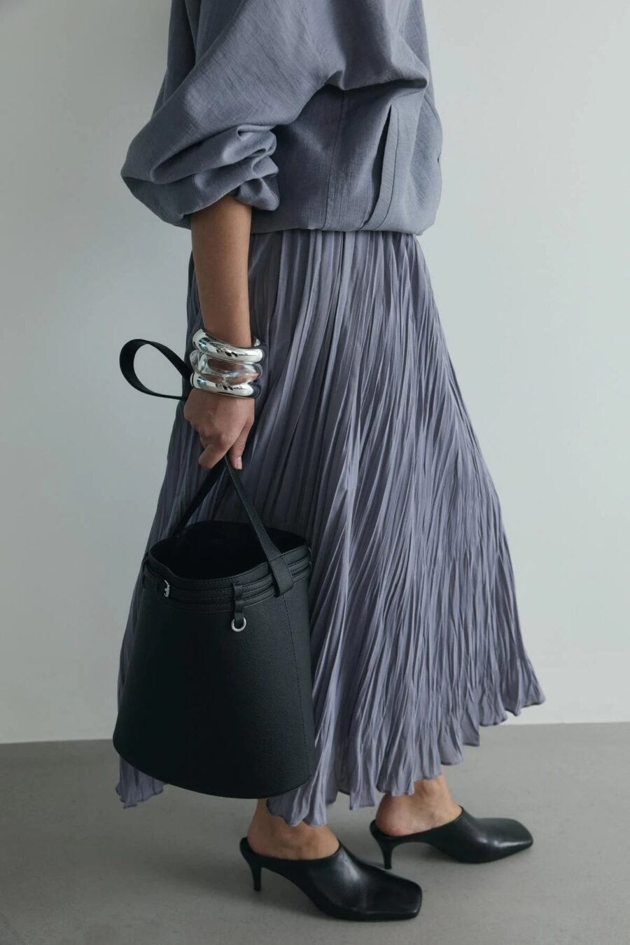 women-gray-donette-pleated-skirt-kanstore-1-min Gray donette pleated suit