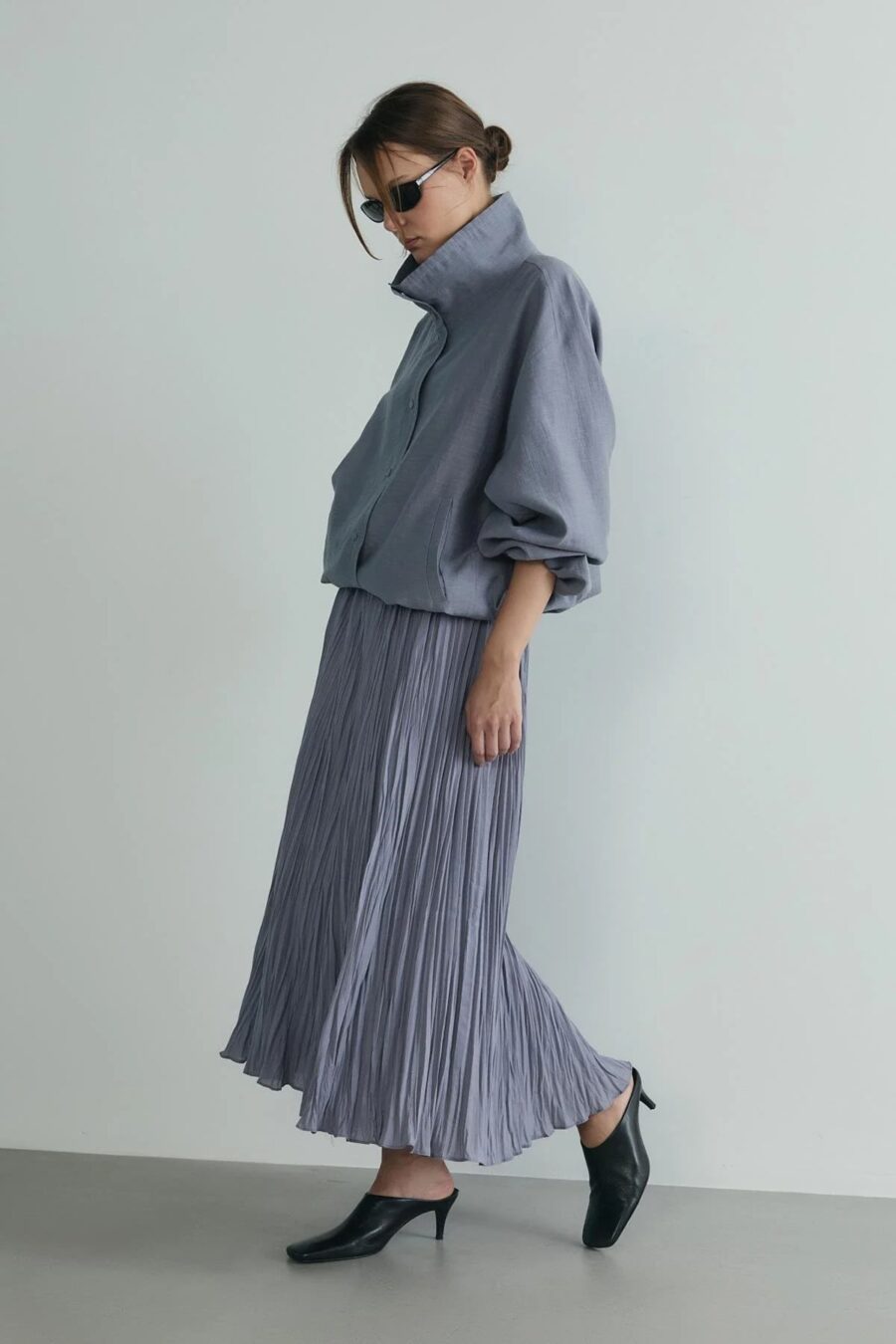women-gray-donette-pleated-skirt-kanstore-3-min Gray donette pleated suit