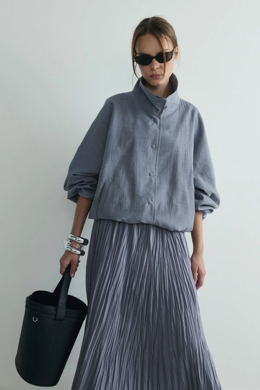 women-gray-donette-pleated-skirt-kanstore-4-min Gray donette pleated suit