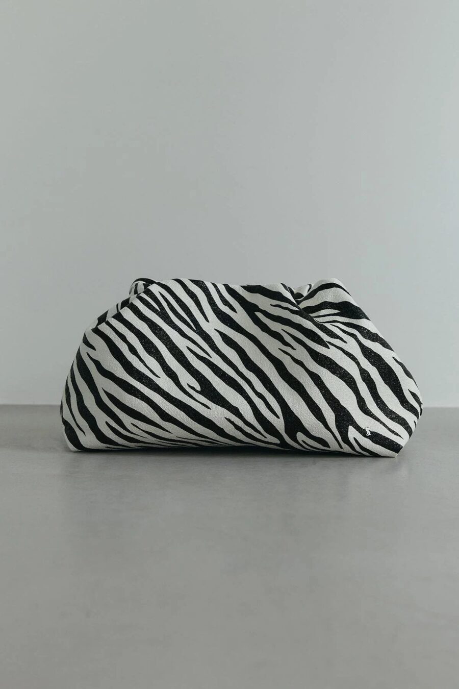 White cove zebra drawstring handbag