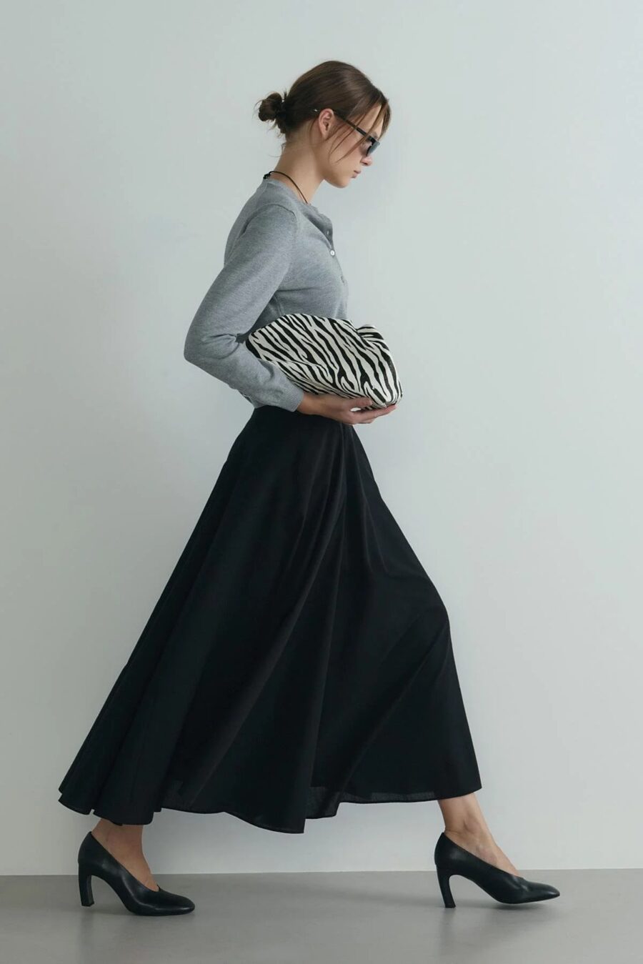 White cove zebra drawstring handbag