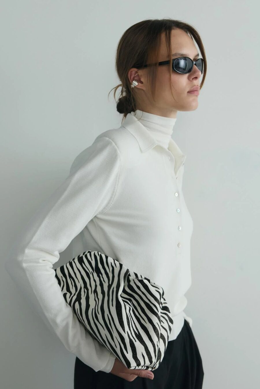 White cove zebra drawstring handbag