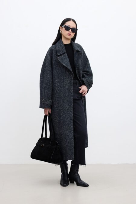 Asymmetric cachet coat black