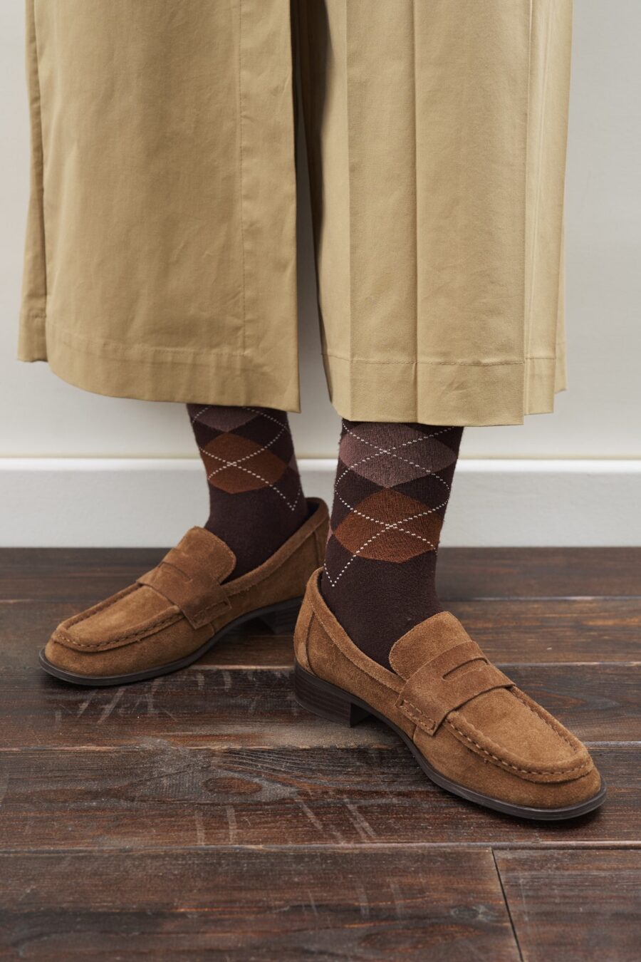 Diamond pattern socks brown check