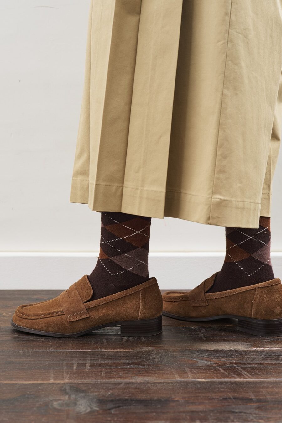 Diamond pattern socks brown check