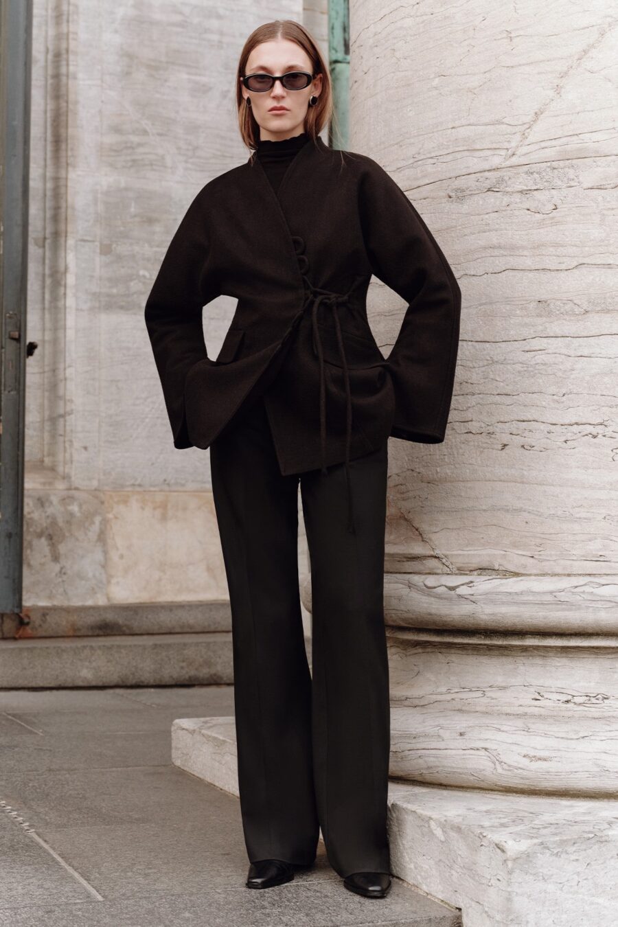 Aroa wool belt suit black