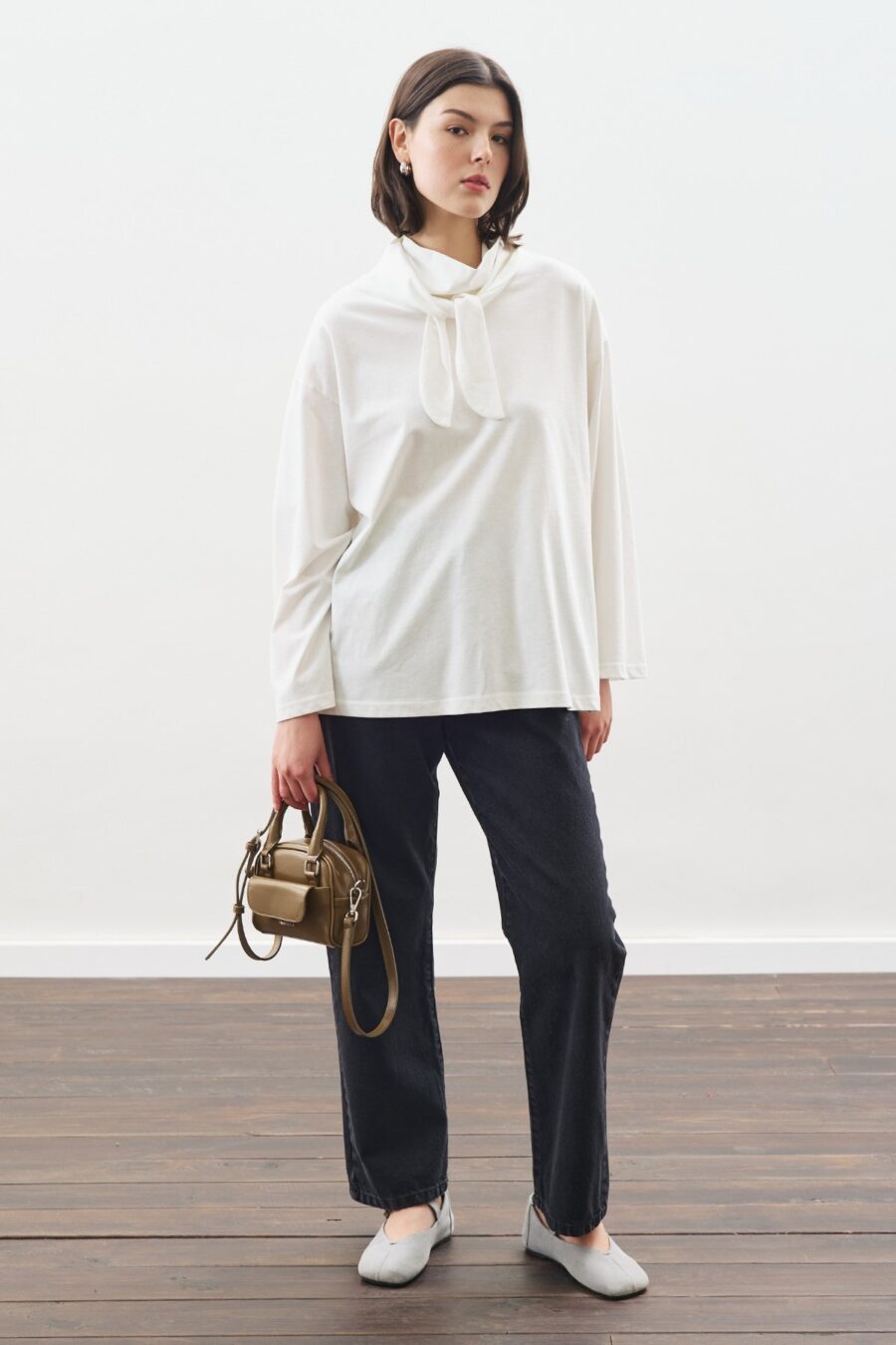 1200x1800_-92857-16-B-min Ecru high-neck tie blouse