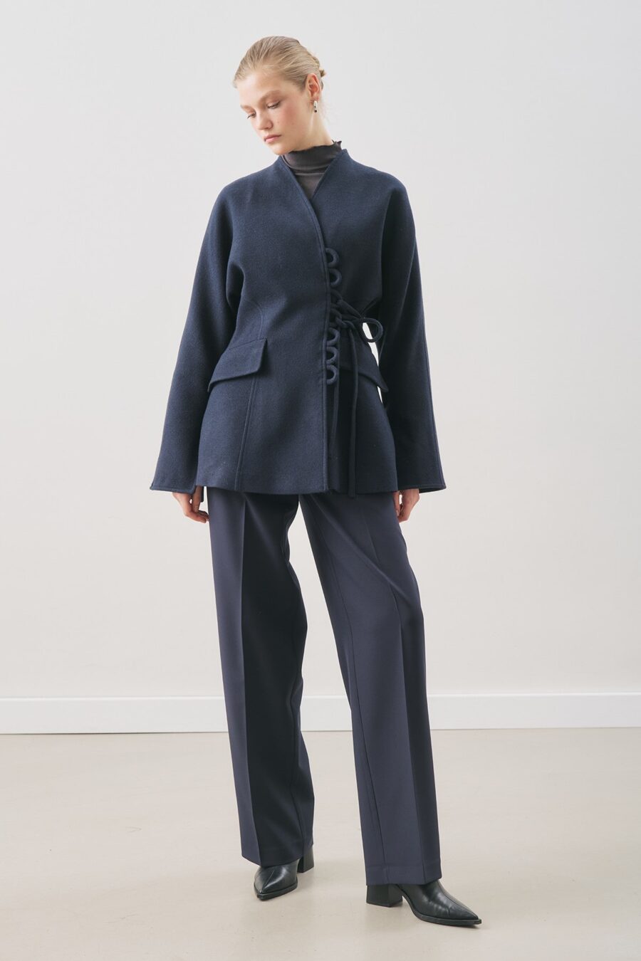 Aroa wool belt suit navy blue