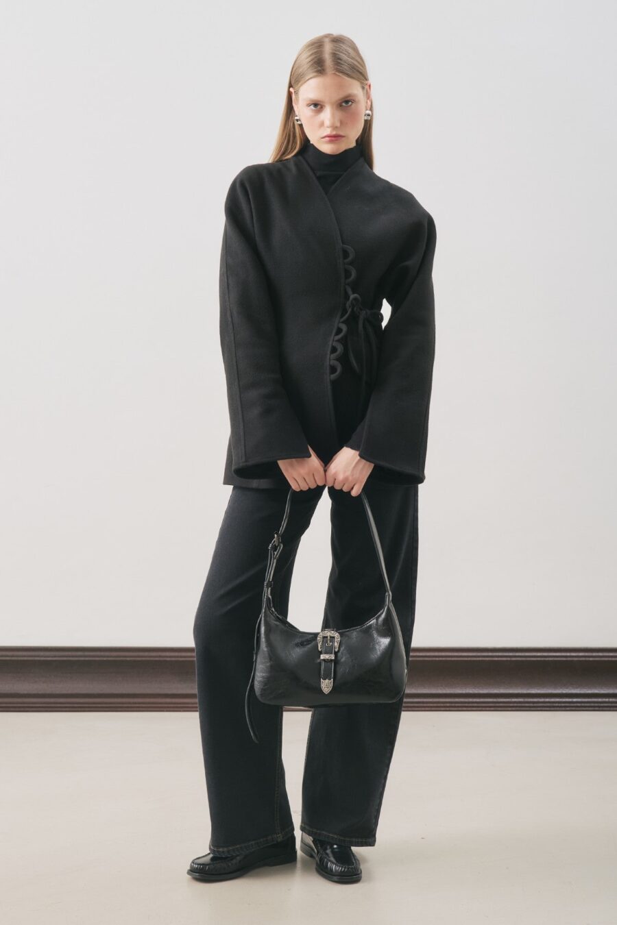 Aroa wool belt suit black