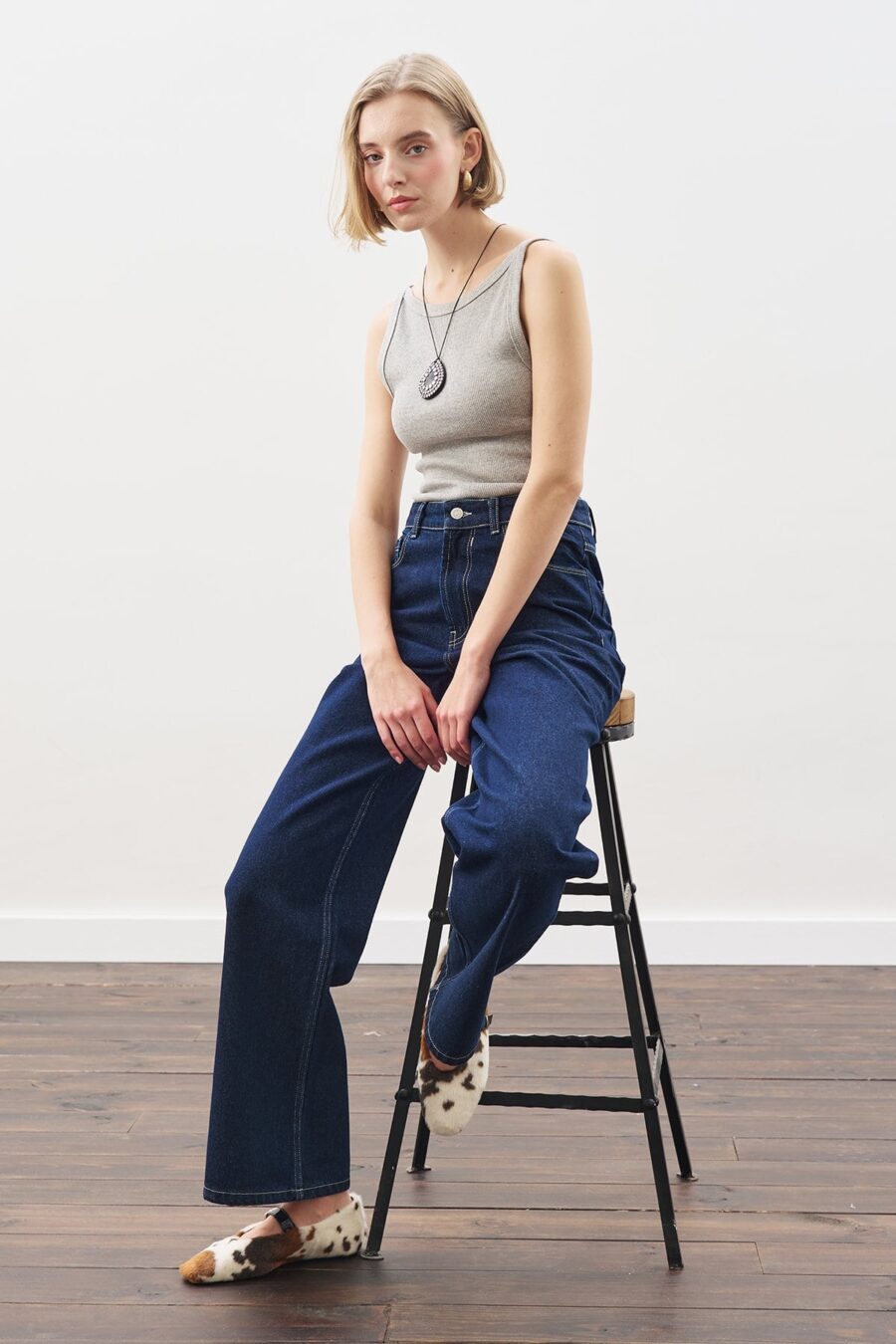 Indigo wide-leg stitched jeans